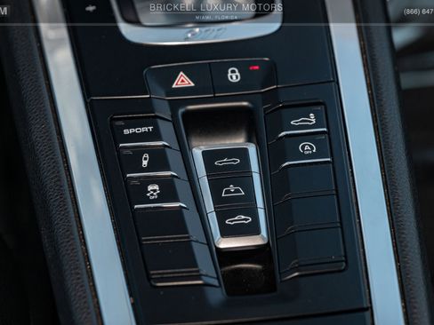 Used 2018 Porsche 911 Carrera image 26