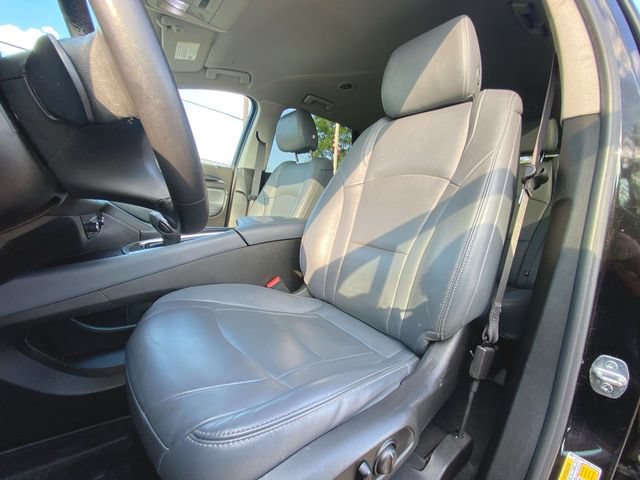 Used 2021 Buick Enclave Essence w/ Sport Touring Edition FWD image 18