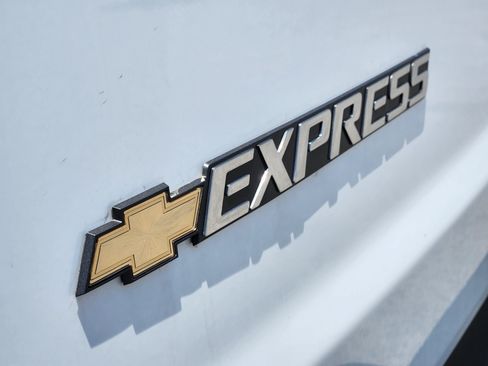 New 2026 Chevrolet Express 2500 Extended RWD image 9
