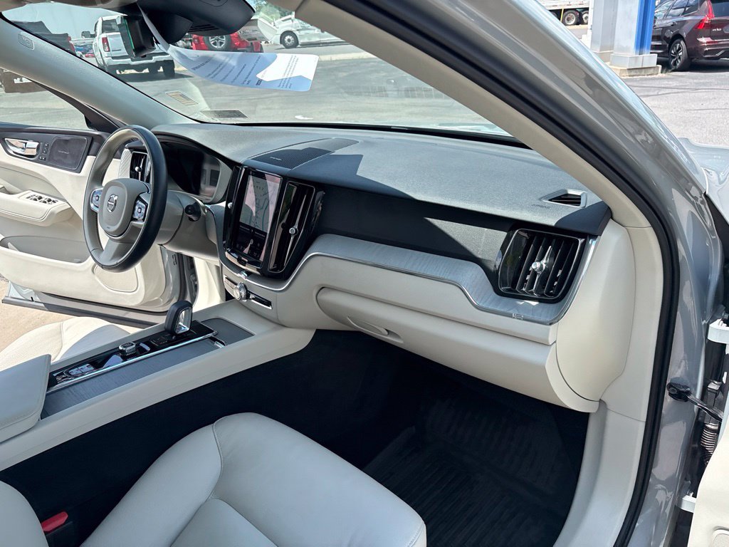 Certified 2025 Volvo XC60 T8 Plus w/ Protection Package Premier AWD/4WD image 34