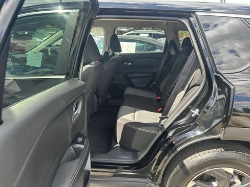 Used 2025 Nissan Rogue SV FWD image 28