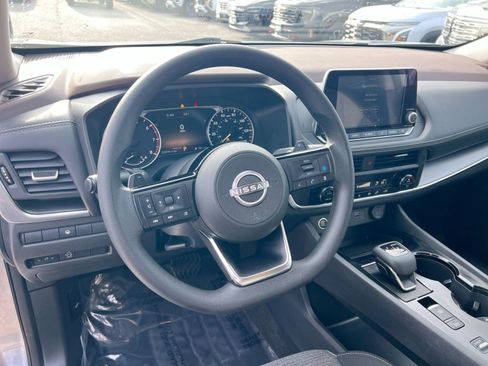 Used 2023 Nissan Rogue SV image 16
