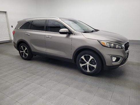 Used 2017 Kia Sorento EX image 11