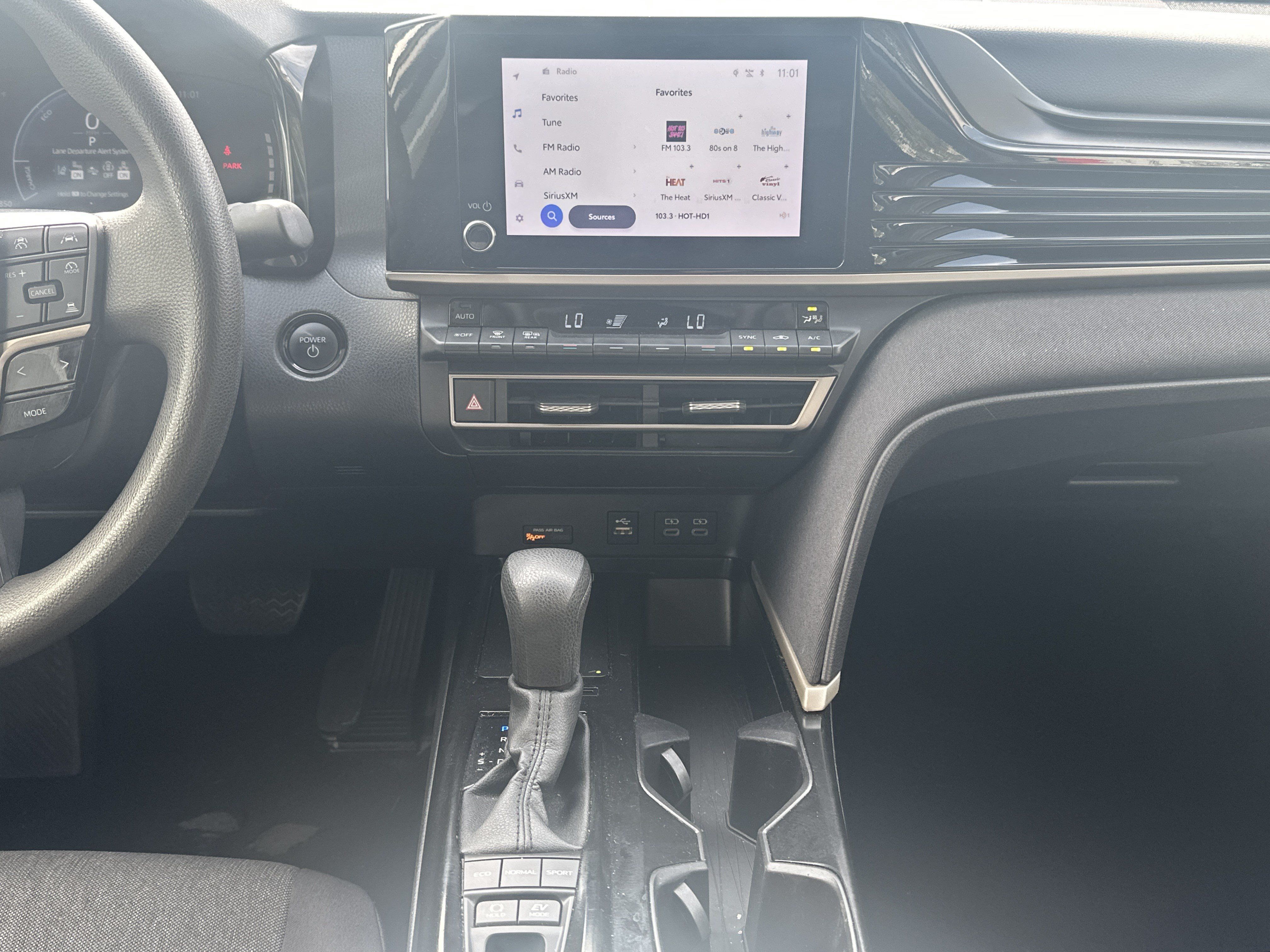 Used 2025 Toyota Camry LE FWD image 30