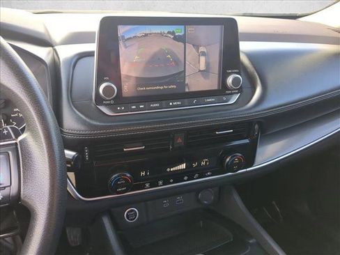 Used 2021 Nissan Rogue SV image 14