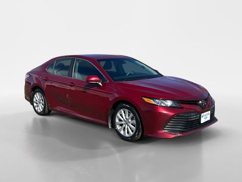 Used 2018 Toyota Camry LE image 8