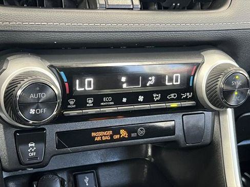 Certified 2022 Toyota RAV4 LE AWD/4WD image 22