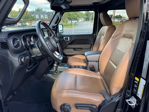 Used 2022 Jeep Wrangler Unlimited Sahara AWD/4WD image 16