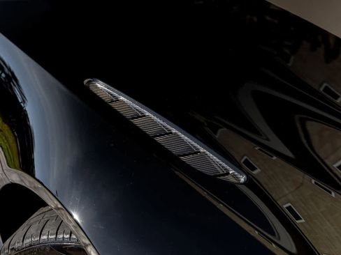 Used 2023 Aston Martin V8 Vantage Coupe image 15