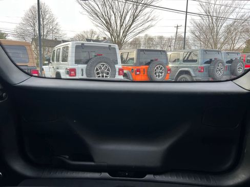 Used 2019 Jeep Cherokee Limited image 39