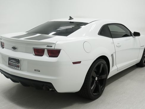 Used 2010 Chevrolet Camaro SS w/ Black Stripe Package RWD image 4