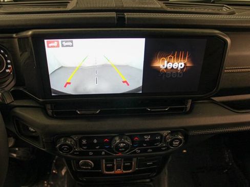Used 2025 Jeep Wrangler Unlimited Sahara w/ Safety Group AWD/4WD image 27