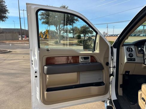 Used 2010 Ford F150 Lariat RWD image 11