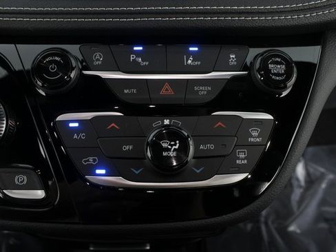 New 2026 Chrysler Pacifica Select image 6