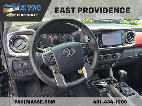 Used 2020 Toyota Tacoma SR5 AWD/4WD image 11