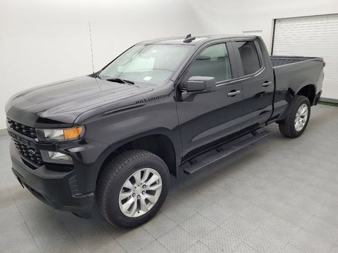 Used 2020 Chevrolet Silverado 1500 Custom w/ Custom Value Package RWD image 2