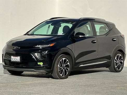 Used 2023 Chevrolet Bolt EUV Premier w/ Sun & Sound Package image 8
