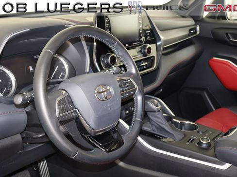 Used 2021 Toyota Highlander XSE AWD/4WD image 9