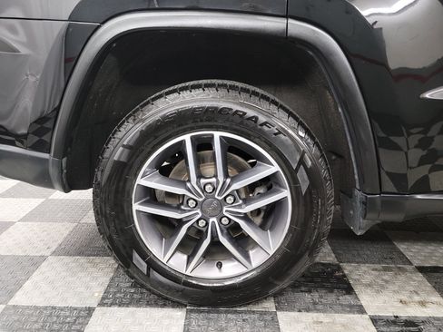 Used 2020 Jeep Grand Cherokee Laredo w/ 18" Wheel & 8.4" Radio Group image 27