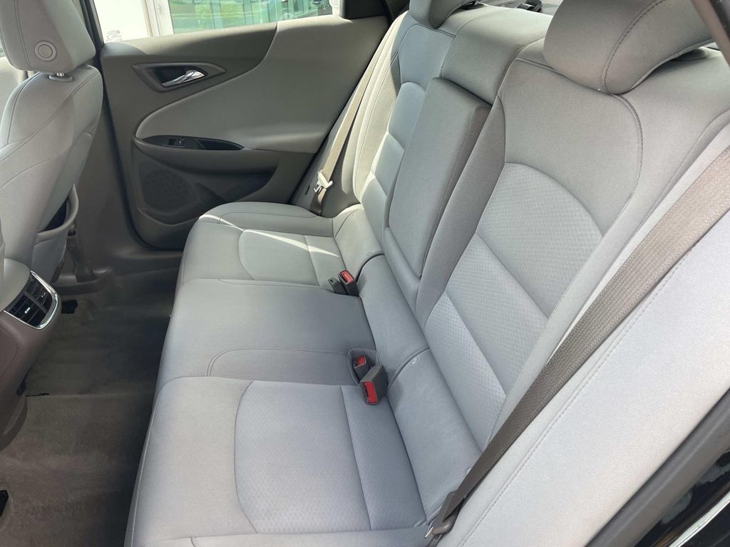 Used 2025 Chevrolet Malibu LT FWD image 13