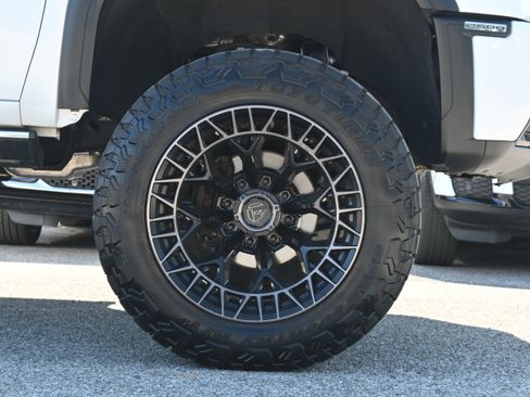 Used 2024 GMC Sierra 2500 Denali Ultimate AWD/4WD image 13