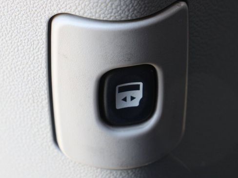 Used 2020 Dodge Grand Caravan SXT image 37