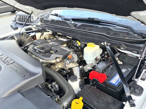 Used 2020 RAM 5500 Tradesman w/ Chrome Appearance Group image 22