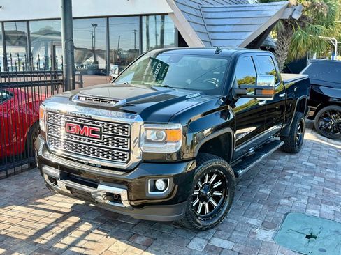 Used 2019 GMC Sierra 2500 Denali w/ Duramax Plus Package image 2