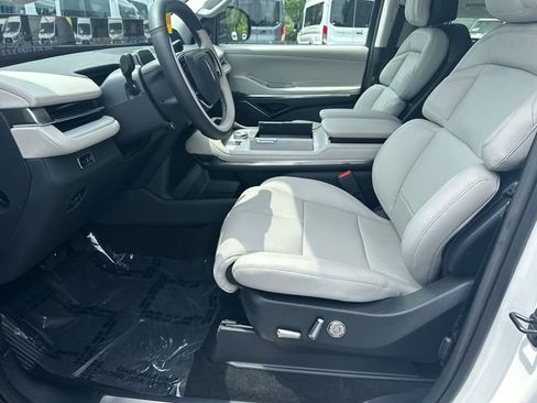 New 2026 Lincoln Navigator L Premier AWD/4WD image 10