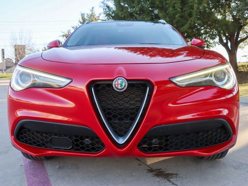 Used 2019 Alfa Romeo Stelvio AWD image 2