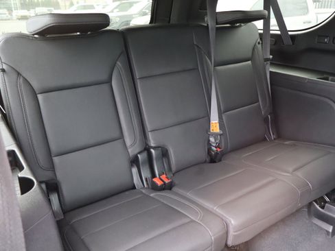 Certified 2023 Chevrolet Suburban Z71 w/ Luxury Package image 38