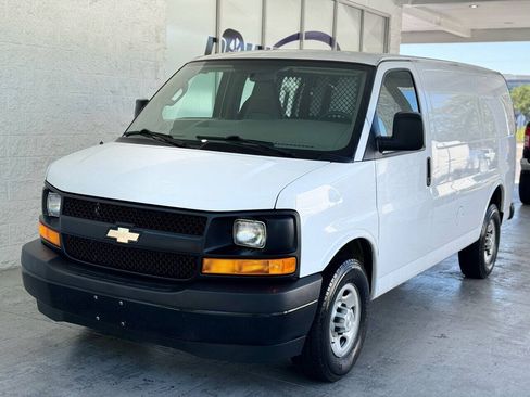 Used 2017 Chevrolet Express 2500 RWD image 9