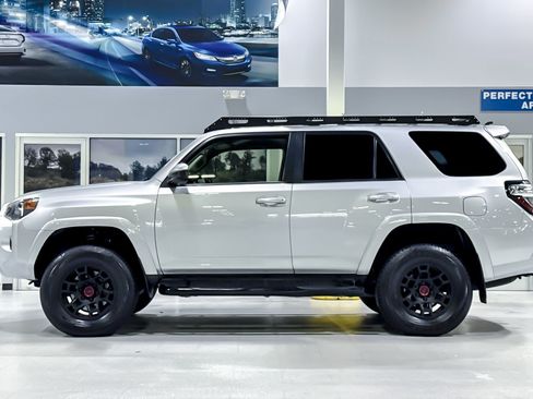 Used 2021 Toyota 4Runner SR5 AWD/4WD image 2