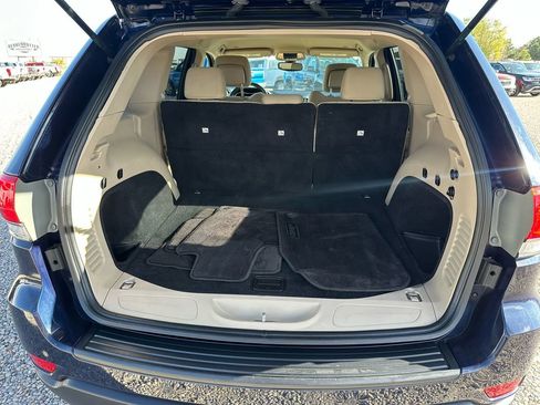 Used 2017 Jeep Grand Cherokee Laredo w/ Quick Order Package 23E image 26
