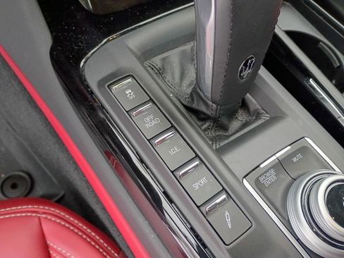 Used 2023 Maserati Levante GT AWD/4WD image 31
