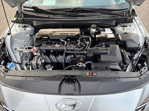 Used 2022 Hyundai Elantra Limited image 34
