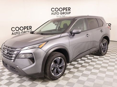 Used 2024 Nissan Rogue SV image 9