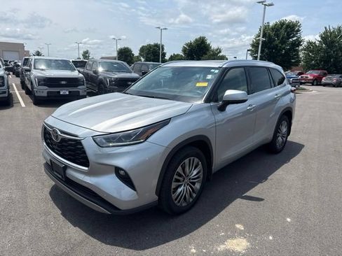 Used 2022 Toyota Highlander Platinum AWD/4WD image 3