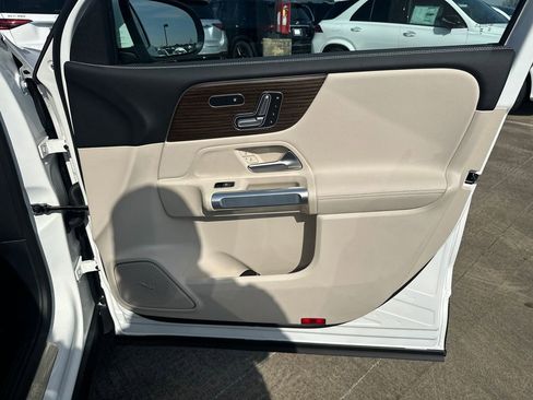 New 2026 Mercedes-Benz GLB 250 4MATIC image 15