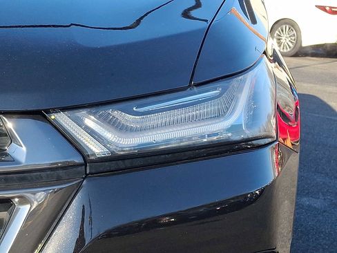 Used 2023 Chevrolet Traverse RS image 9