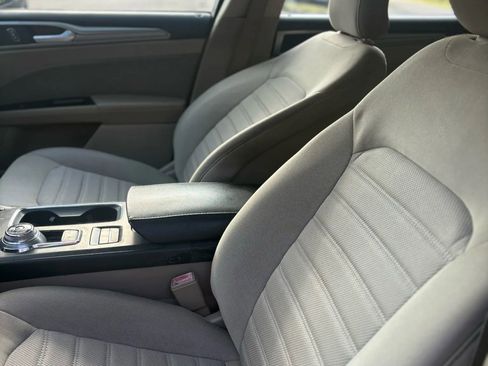 Used 2019 Ford Fusion SE image 18