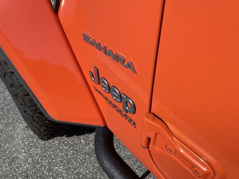 Used 2020 Jeep Wrangler Unlimited Sahara AWD/4WD image 12