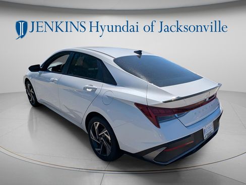 New 2025 Hyundai Elantra SEL FWD image 5