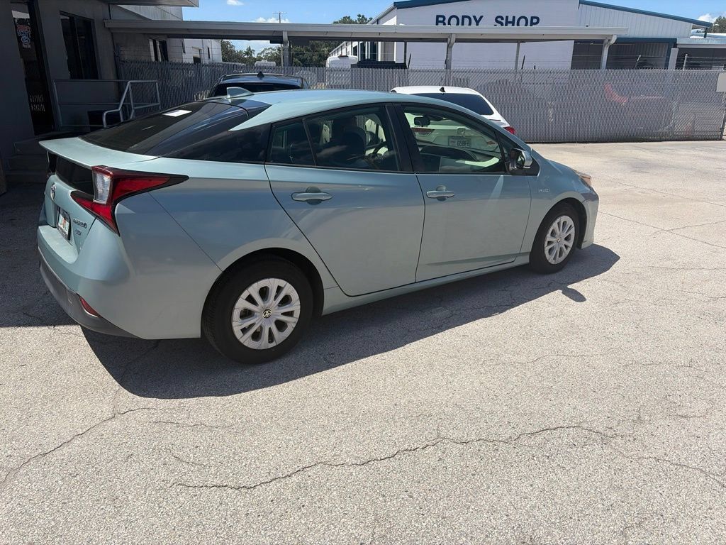 Used 2020 Toyota Prius L Eco FWD image 4