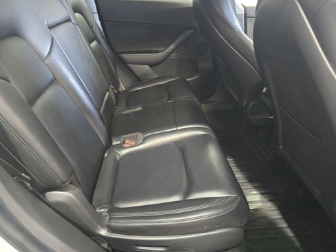 Used 2021 Tesla Model Y Long Range image 9