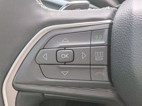 New 2025 Jeep Grand Cherokee Altitude image 21