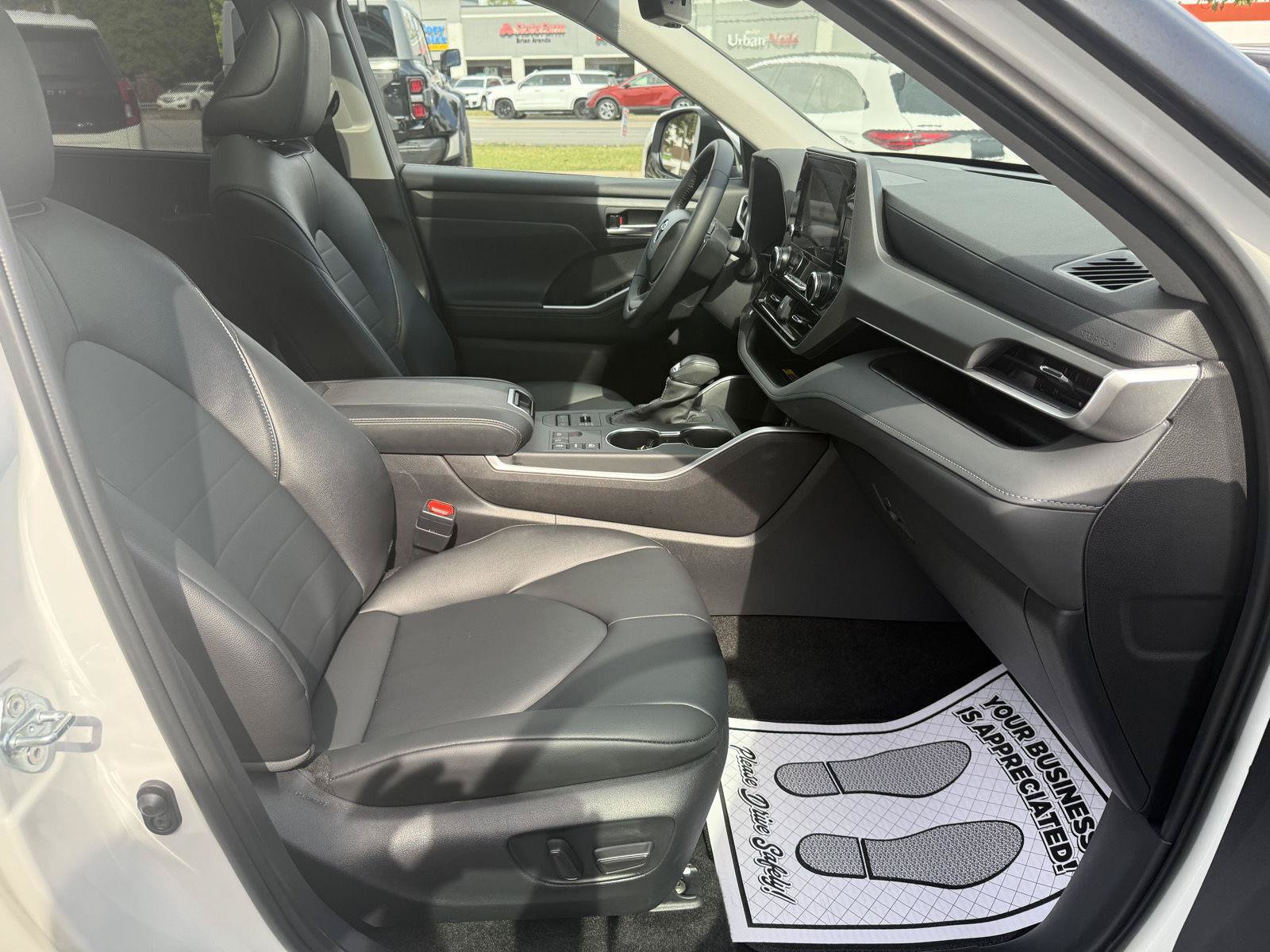 Used 2026 Toyota Highlander XLE AWD/4WD image 18