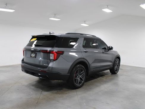 Used 2025 Ford Explorer ST-Line w/ ST-Line Street Pack AWD/4WD image 9