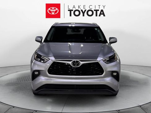 Used 2024 Toyota Highlander XLE image 11