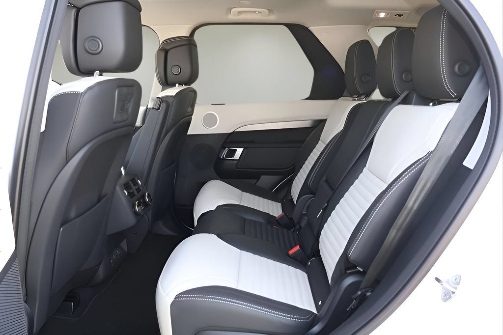 Used 2026 Land Rover Discovery Limited Edition AWD/4WD image 13